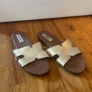 Like new Steve Madden gold sandal size 9.5 size 10